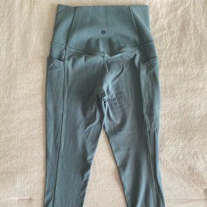 Athleta Salutation Stash 7/8 Legging